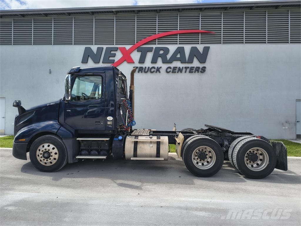 Volvo VNL64T300 Vetopöytäautot