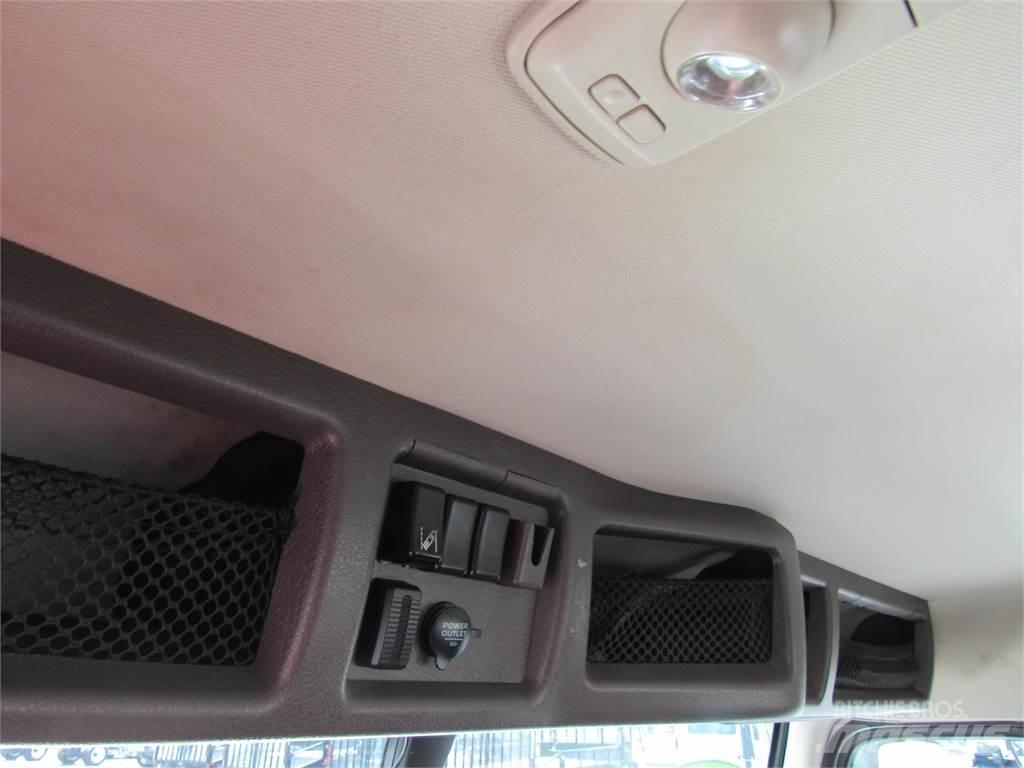 Volvo VNL64T300 Vetopöytäautot