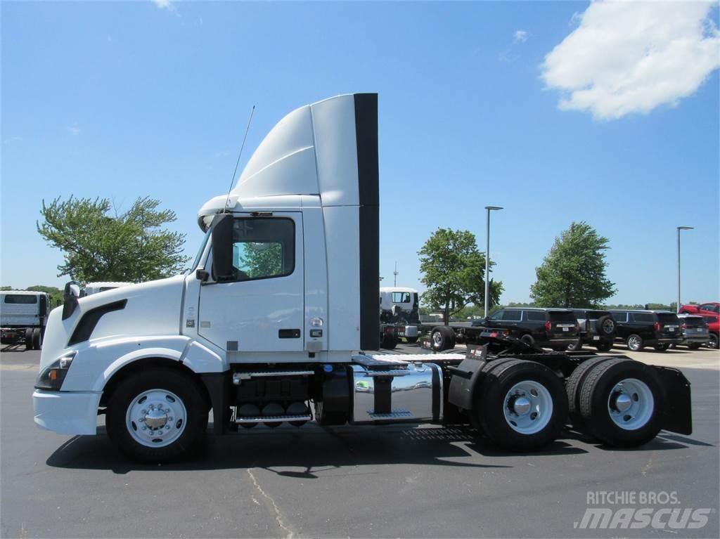 Volvo VNL64T300 Vetopöytäautot