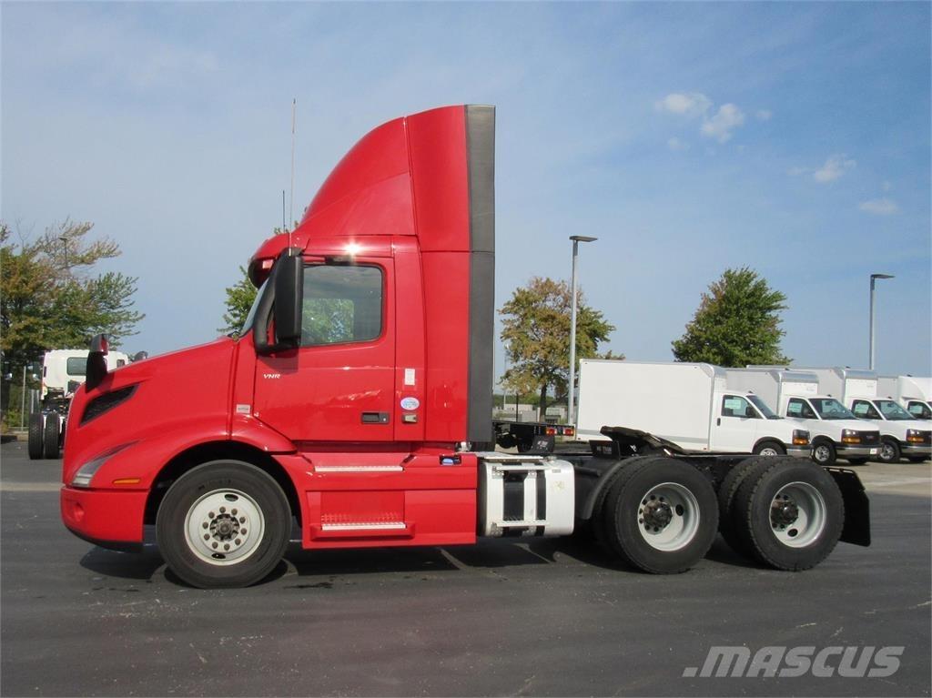 Volvo VNL64T300 Vetopöytäautot