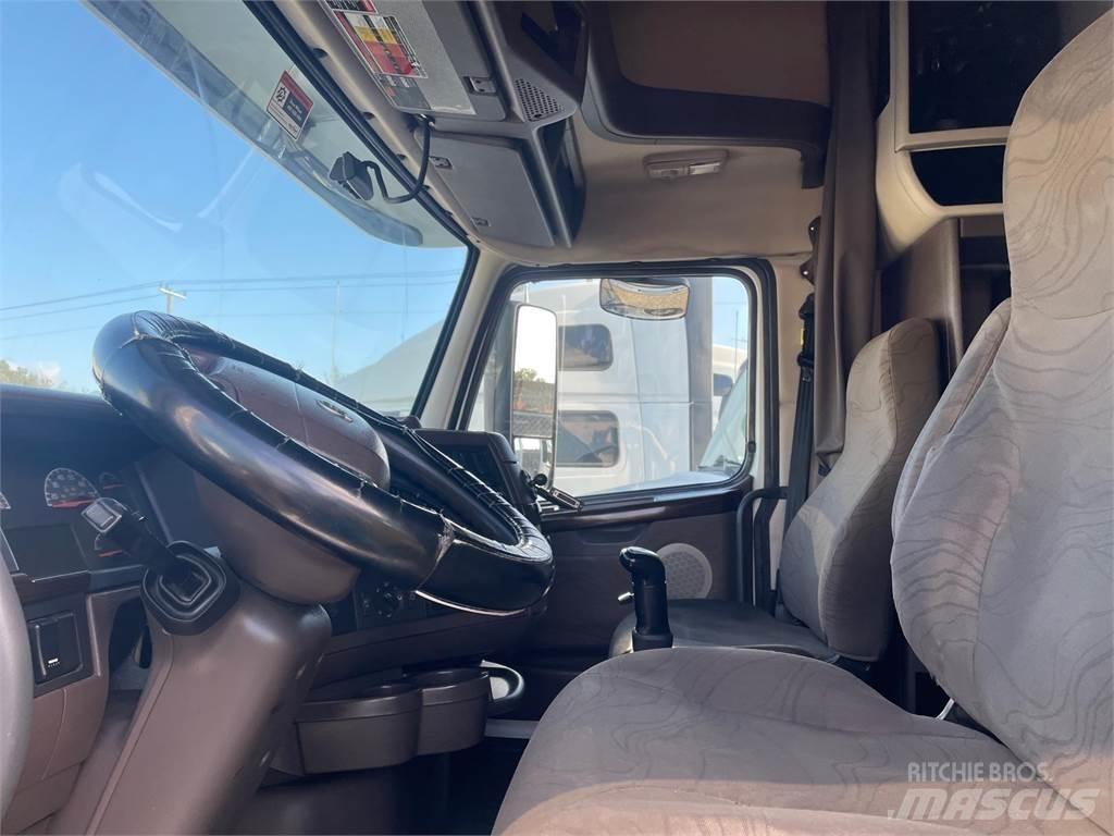 Volvo VNL64T670 Vetopöytäautot
