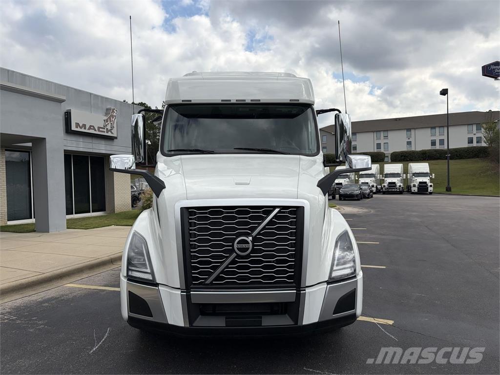 Volvo VNL64T740 Vetopöytäautot