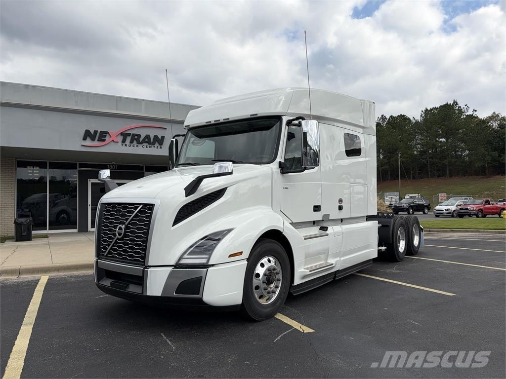 Volvo VNL64T740 Vetopöytäautot