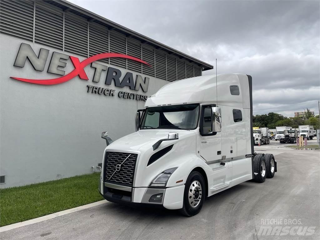 Volvo VNL64T760 Vetopöytäautot