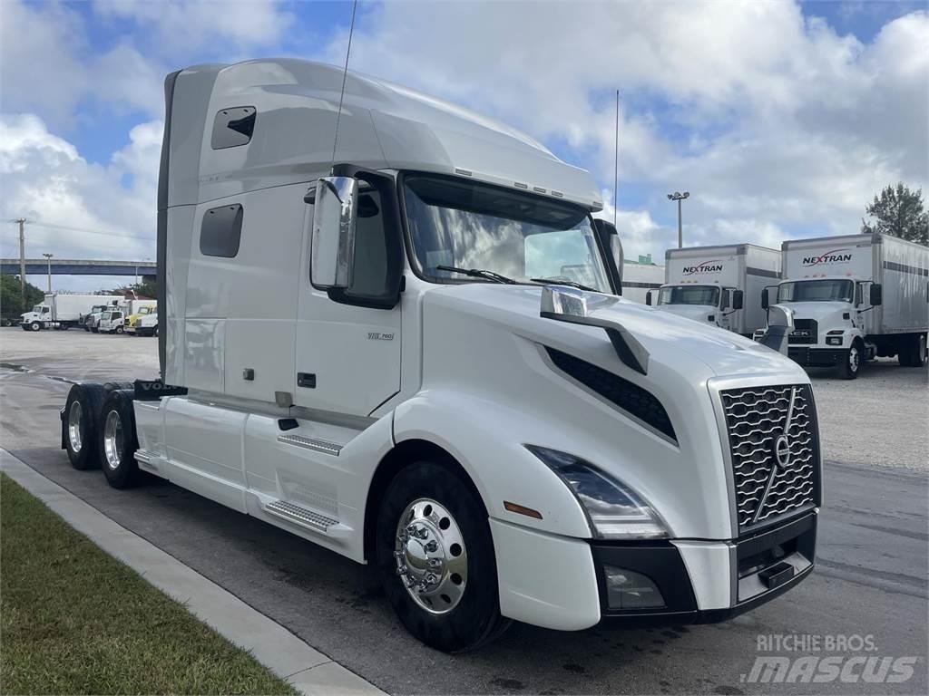 Volvo VNL64T760 Vetopöytäautot