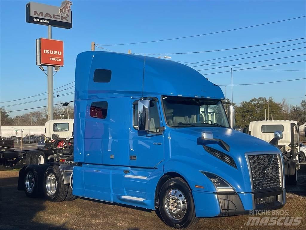 Volvo VNL64T760 Vetopöytäautot