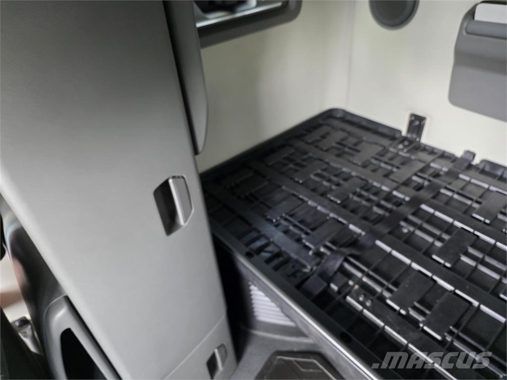 Volvo VNL64T760 Vetopöytäautot