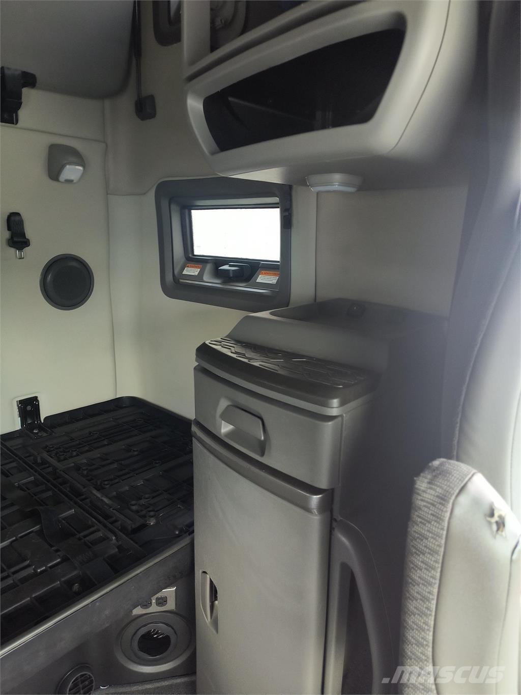 Volvo VNL64T760 Vetopöytäautot