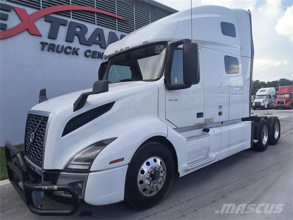 Volvo VNL64T760 Vetopöytäautot