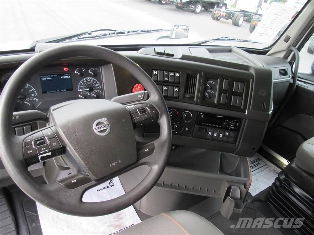 Volvo VNL64T760 Vetopöytäautot
