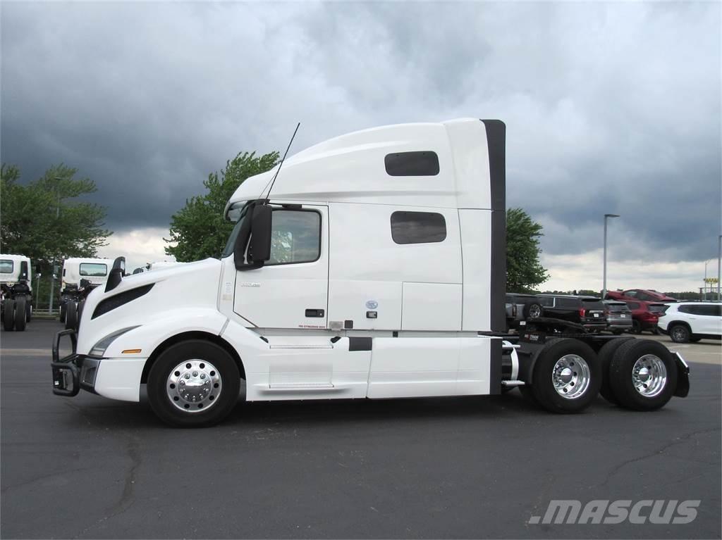 Volvo VNL64T760 Vetopöytäautot