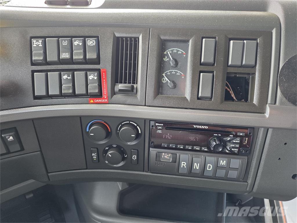 Volvo VNL64T760 Vetopöytäautot