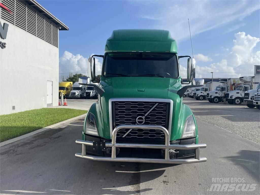 Volvo VNL64T760 Vetopöytäautot