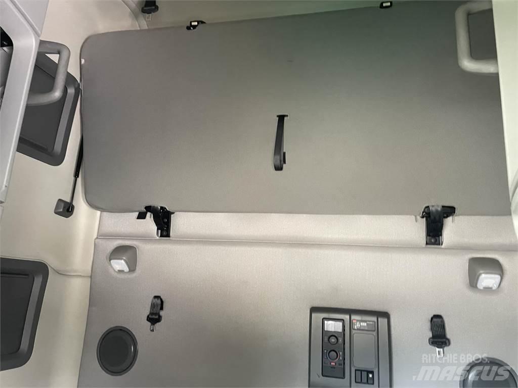 Volvo VNL64T760 Vetopöytäautot