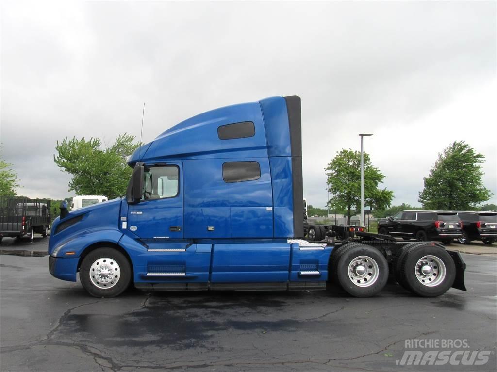 Volvo VNL64T760 Vetopöytäautot