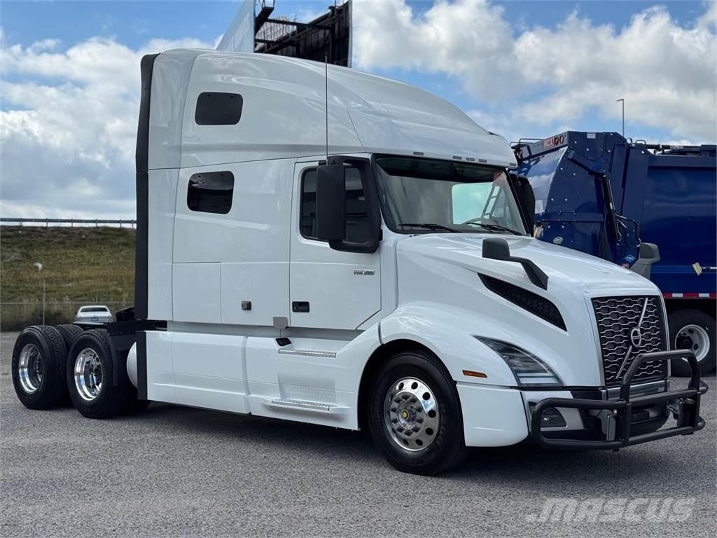 Volvo VNL64T760 Vetopöytäautot
