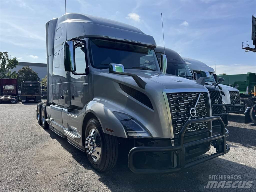 Volvo VNL64T760 Vetopöytäautot