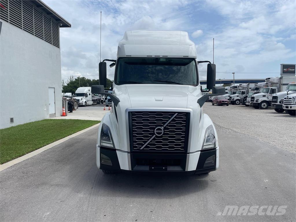 Volvo VNL64T760 Vetopöytäautot