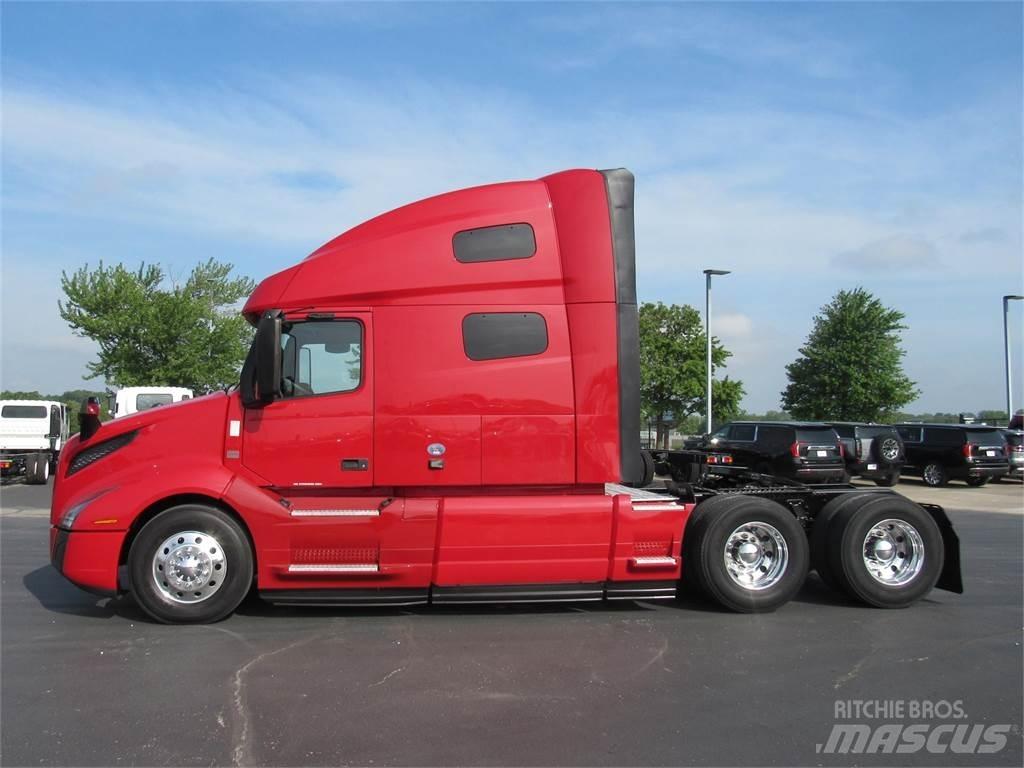 Volvo VNL64T760 Vetopöytäautot