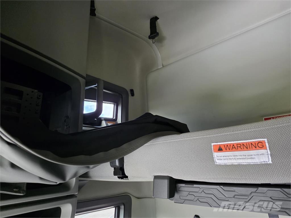 Volvo VNL64T760 Vetopöytäautot