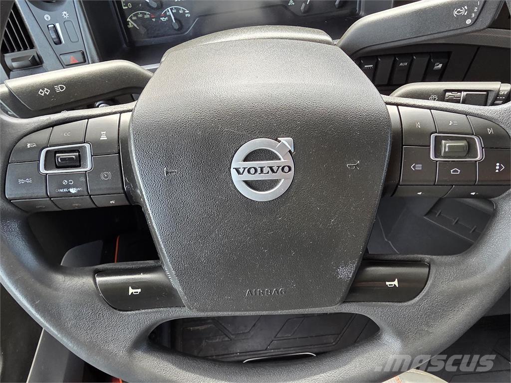 Volvo VNL64T760 Vetopöytäautot