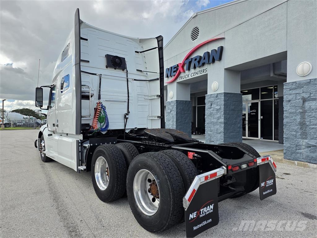 Volvo VNL64T760 Vetopöytäautot