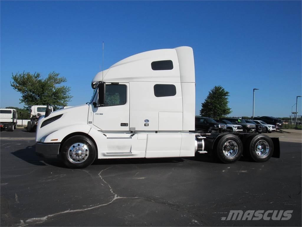 Volvo VNL64T760 Vetopöytäautot