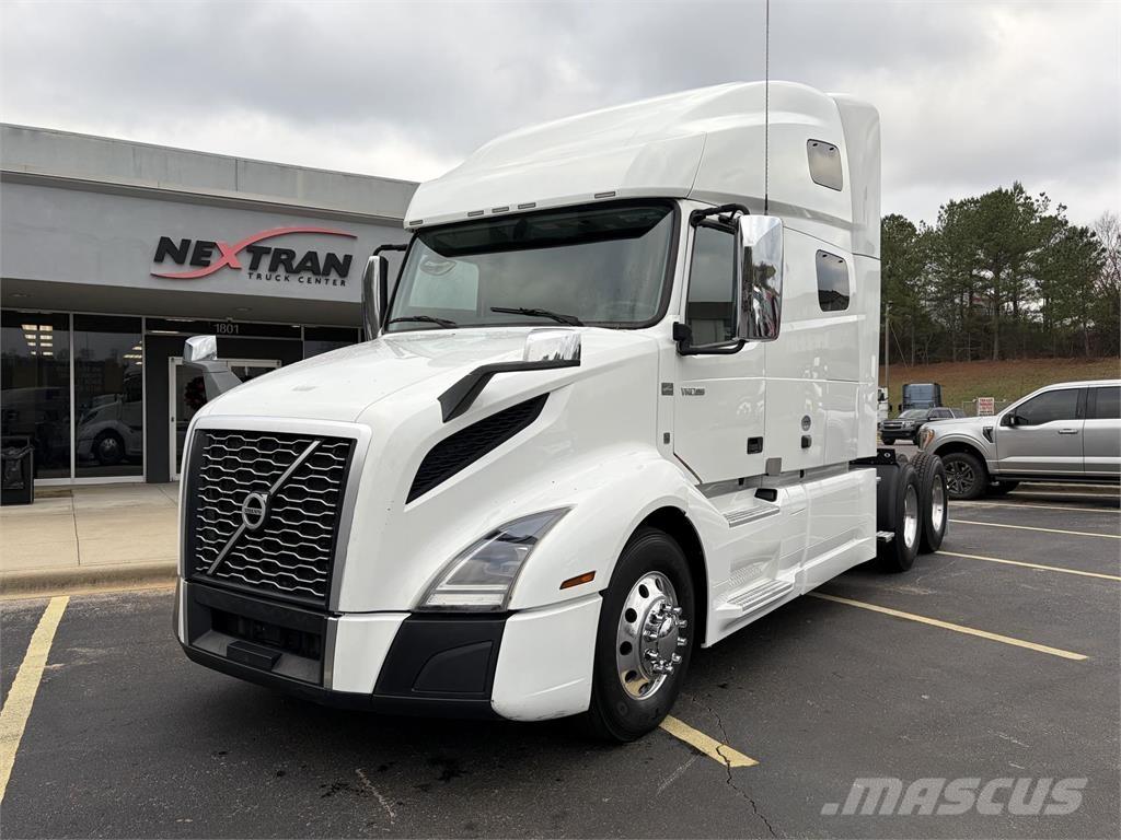 Volvo VNL64T760 Vetopöytäautot