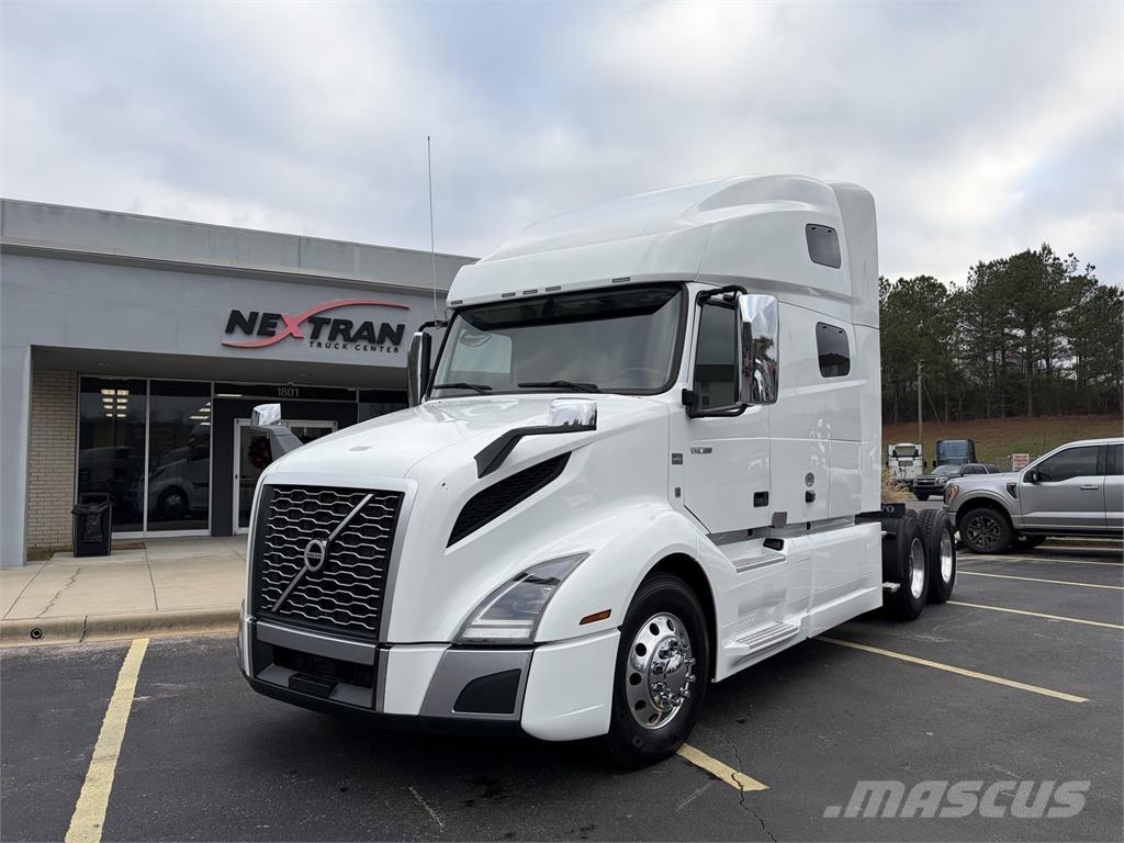 Volvo VNL64T760 Vetopöytäautot