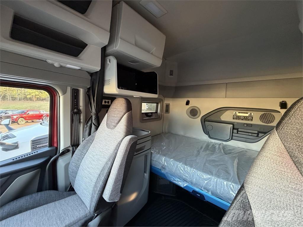 Volvo VNL64T840 Vetopöytäautot