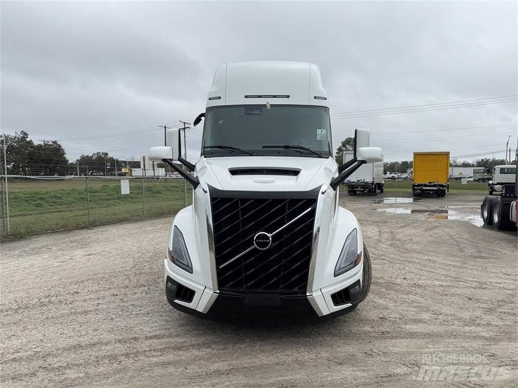 Volvo VNL64T860 Vetopöytäautot