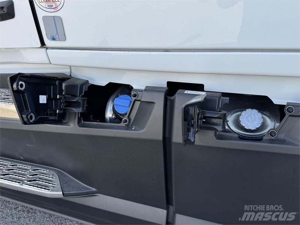 Volvo VNL64T860 Vetopöytäautot
