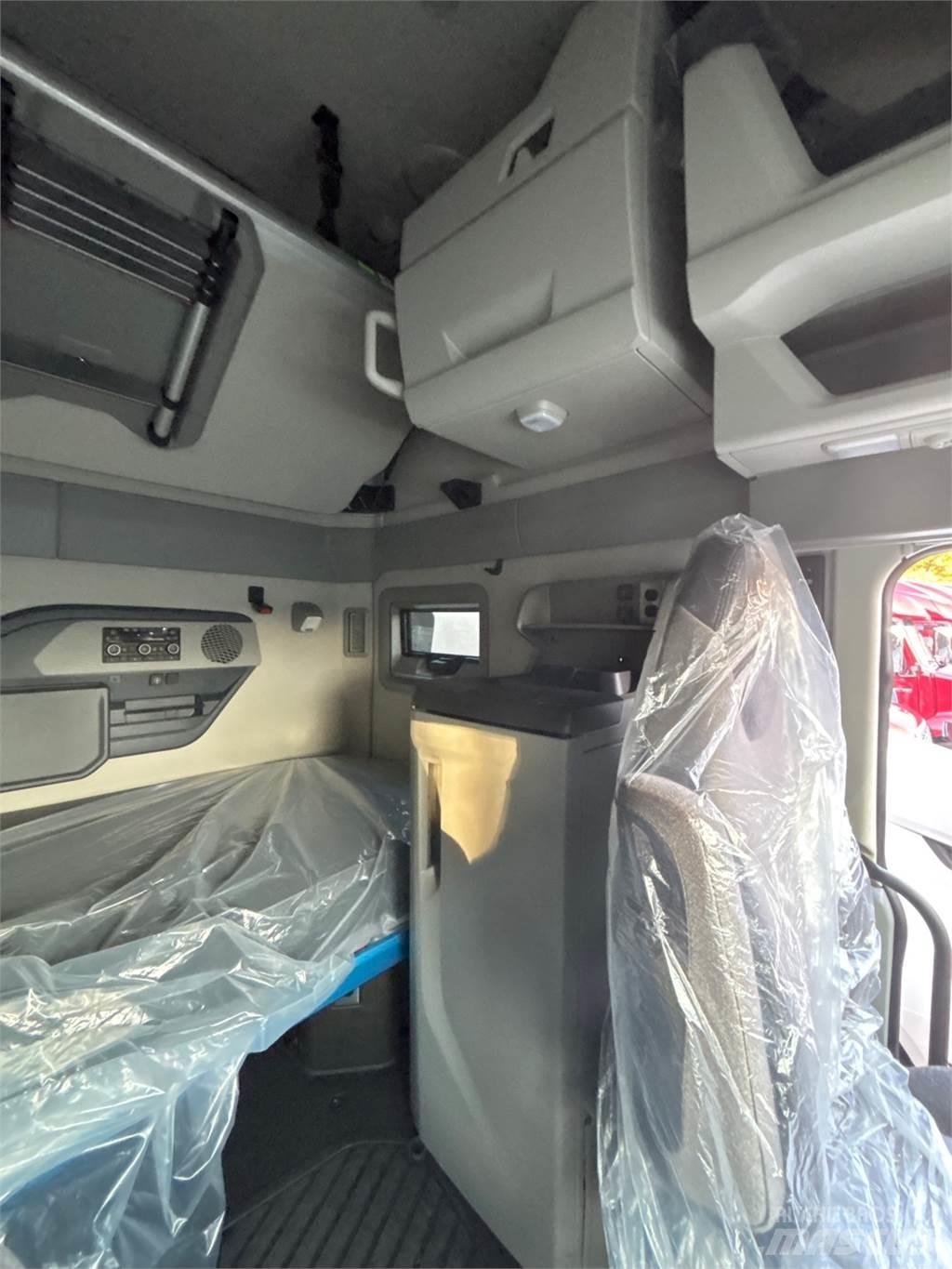 Volvo VNL64T860 Vetopöytäautot