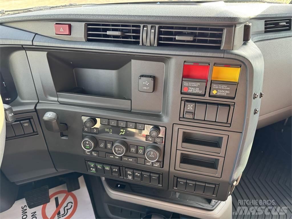 Volvo VNL64T860 Vetopöytäautot