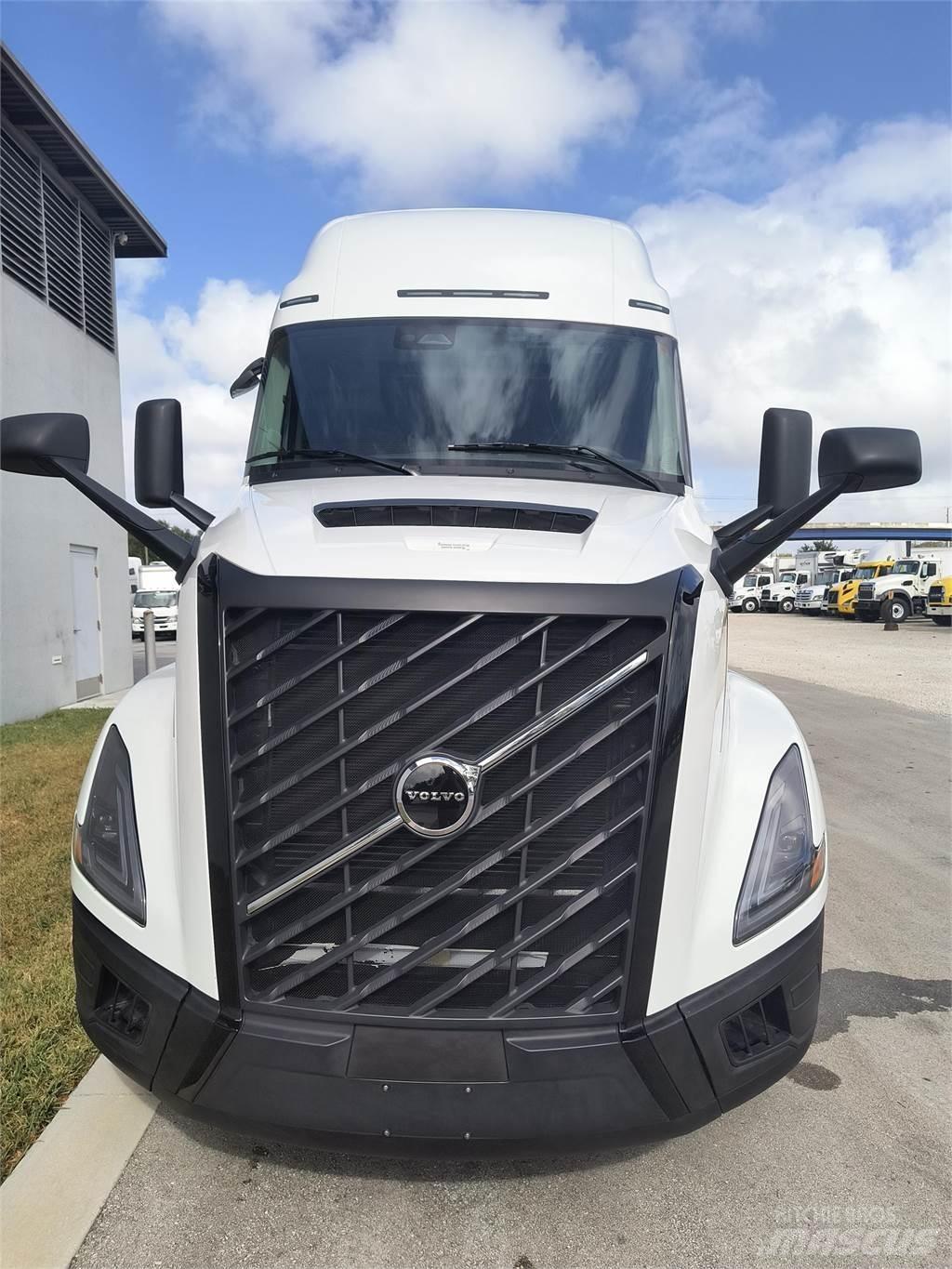 Volvo VNL64T860 Vetopöytäautot
