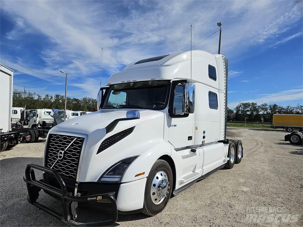 Volvo VNL64T860 Vetopöytäautot