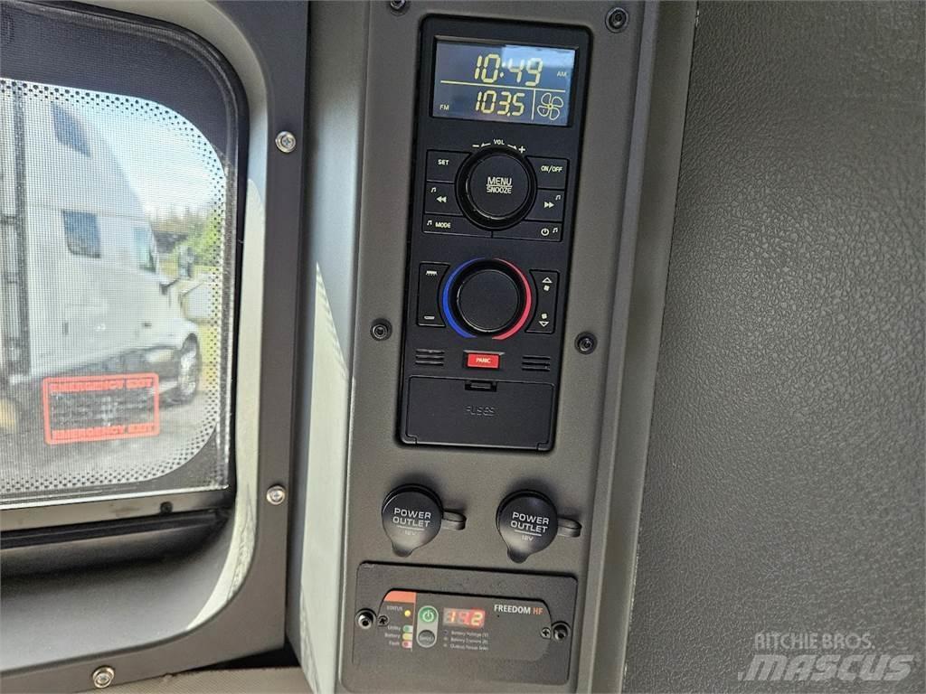 Volvo VNL64T860 Vetopöytäautot