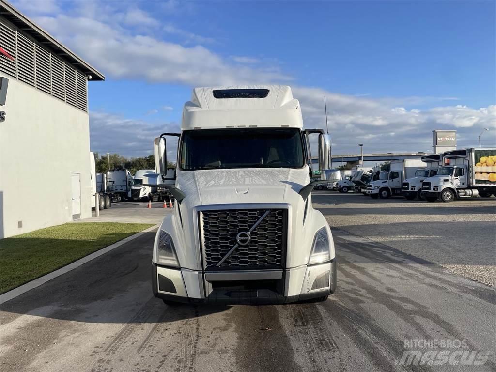 Volvo VNL64T860 Vetopöytäautot