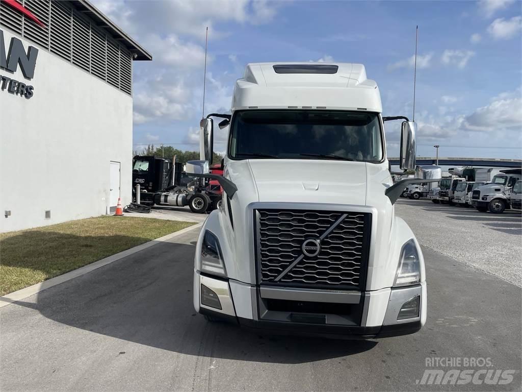 Volvo VNL64T860 Vetopöytäautot