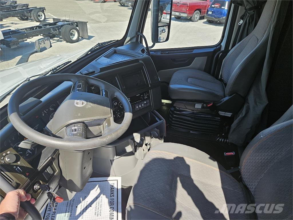 Volvo VNL64T860 Vetopöytäautot