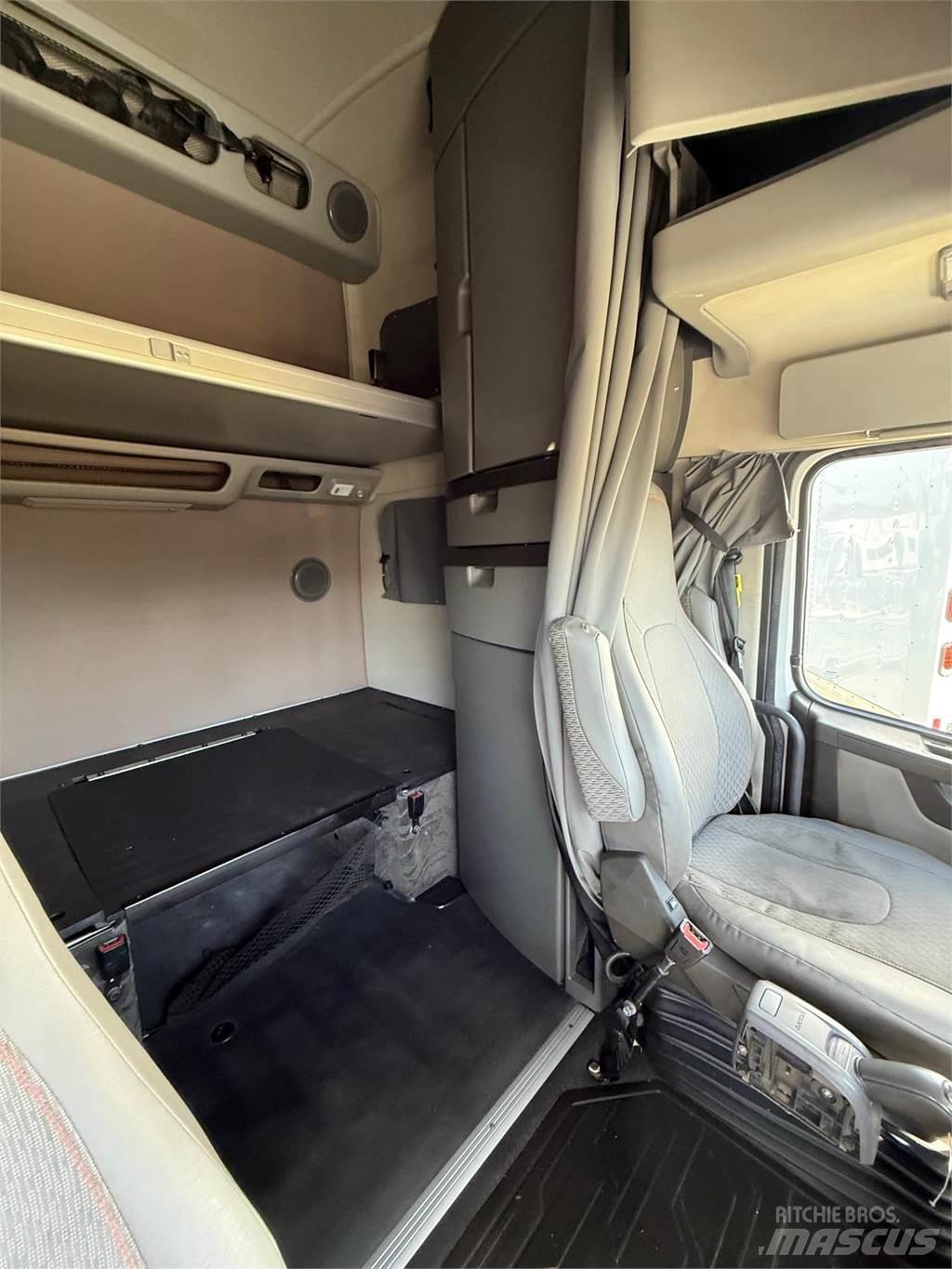 Volvo VNL64T860 Vetopöytäautot