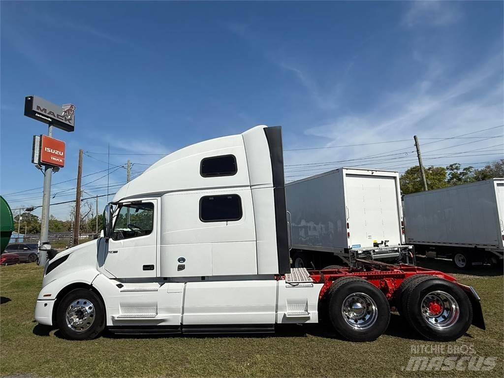 Volvo VNL64T860 Vetopöytäautot