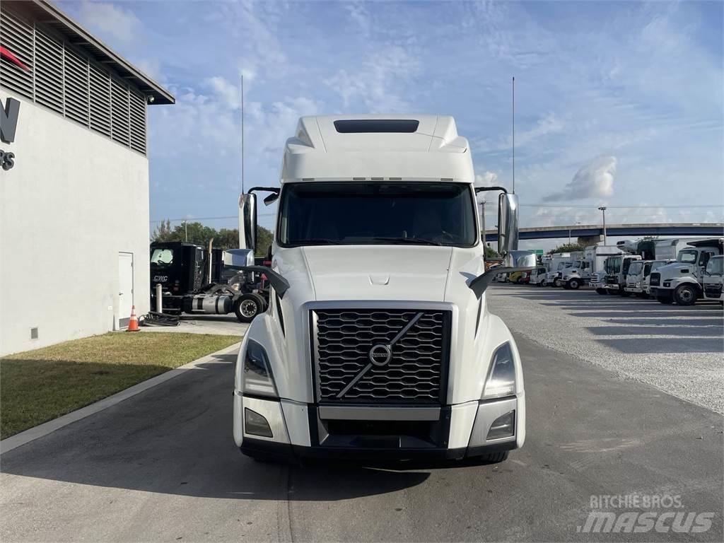 Volvo VNL64T860 Vetopöytäautot
