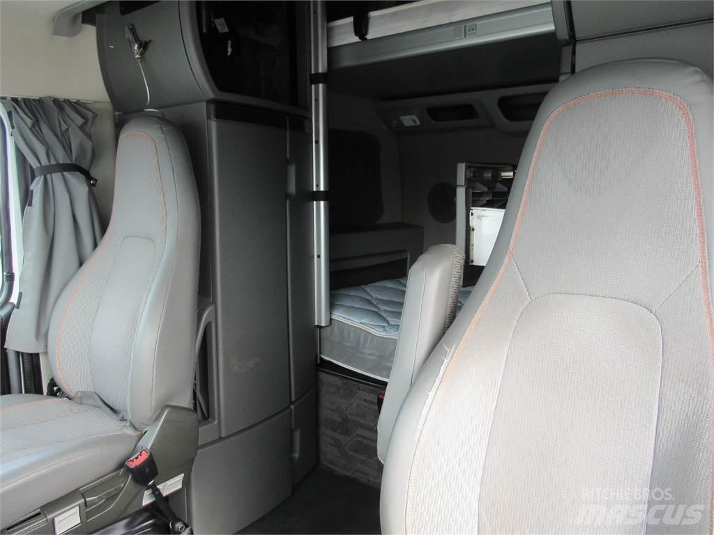 Volvo VNL64T860 Vetopöytäautot