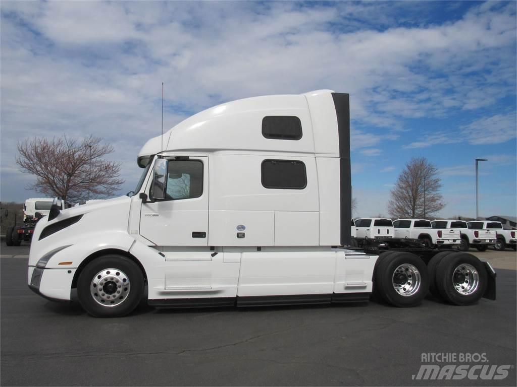 Volvo VNL64T860 Vetopöytäautot