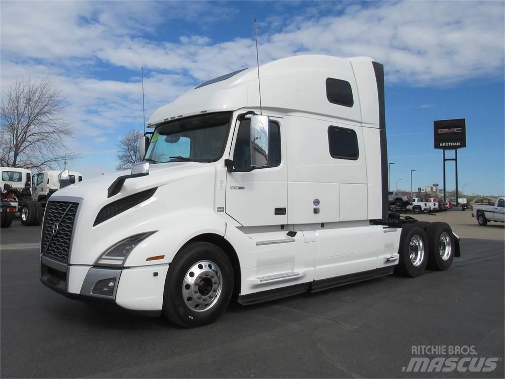 Volvo VNL64T860 Vetopöytäautot
