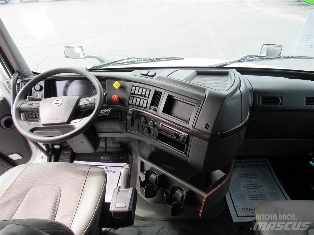 Volvo VNL64T860 Vetopöytäautot