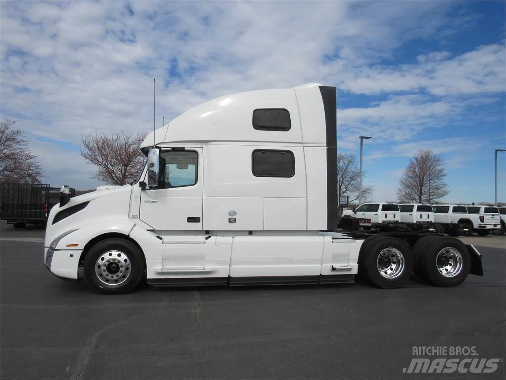 Volvo VNL64T860 Vetopöytäautot