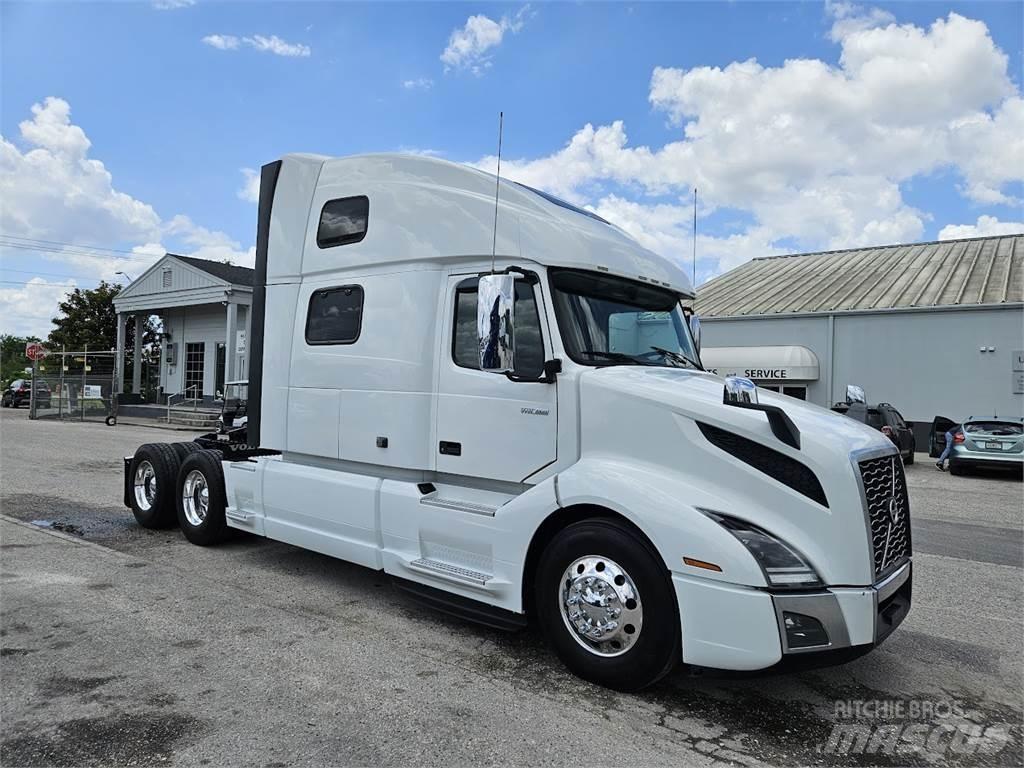 Volvo VNL64T860 Vetopöytäautot