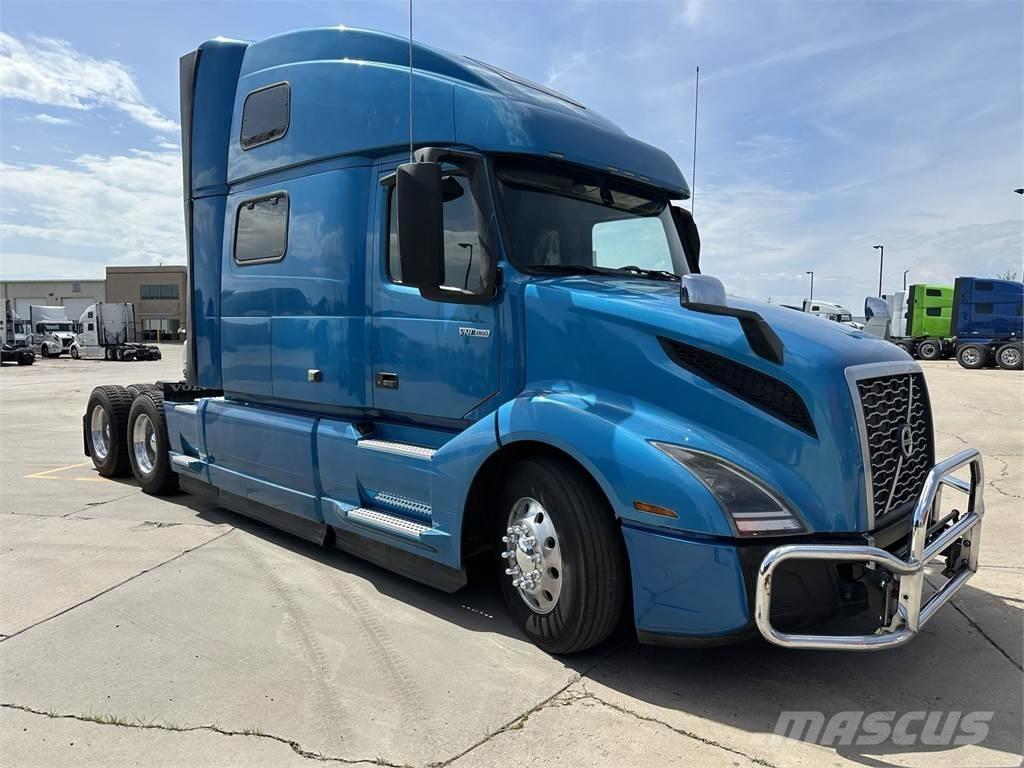 Volvo VNL64T860 Vetopöytäautot